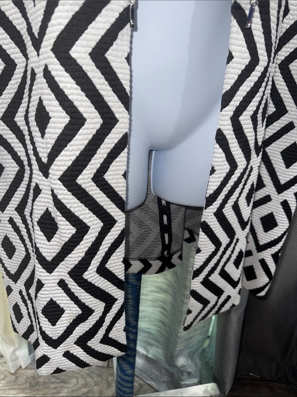 Chico’s - Black & White Geometric Textured Jacket – Size 2 (Large) - Picture 13 of 16